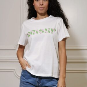 tee-shirt blanc avec écriture "amour"de dos