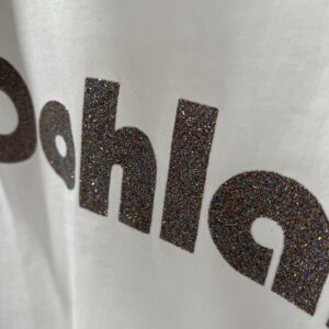 zoom détail sur les paillettes du tee-shirt