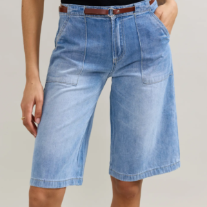 zoom sur le bermuda en jean